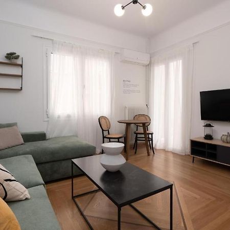 Vibrant Urban Getaway: Modern 1-Bedroom Near Bars, Parks, And Metro Атина Екстериор снимка