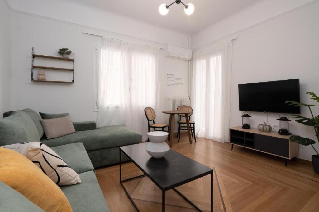 Vibrant Urban Getaway: Modern 1-Bedroom Near Bars, Parks, And Metro Атина Екстериор снимка